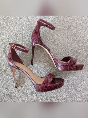 BCBGeneration Heels Size 8 Red Snake Print Platform Sandals 4.5” Heel